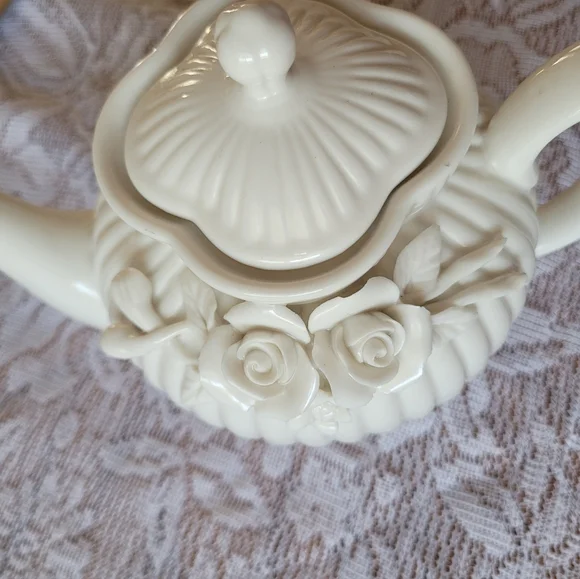 Tea Kettle - Picture 6 of 9